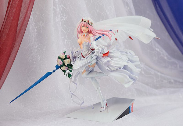Aus der japanischen Anime-Serie `Darling in the Franxx´ kommt diese detailreiche PVC Statue im Maßstab 1:7. Sie ist ca. 27 cm gross und wird mit Base in einer Fensterbox geliefert.