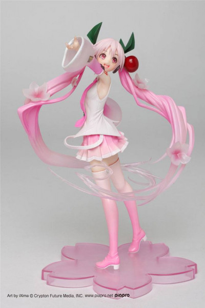Zu "Vocaloid" kommt diese PVC Statue. Sie ist ca. 18 cm groß und wird in einer bedruckten Box geliefert.