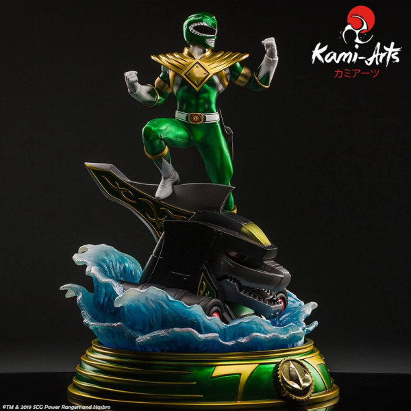 Kami-Arts präsentiert diese herausragende Statue des Green Rangers aus der Fernsehserie "Power Rangers"!<br /><br />Die hochwertige Statue im Maßstab 1/6 wurde aus Polystone und PU gefertigt, ist ca. 56 x 30 x 30 cm groß, verfügt über diverse LED Leuchtfu