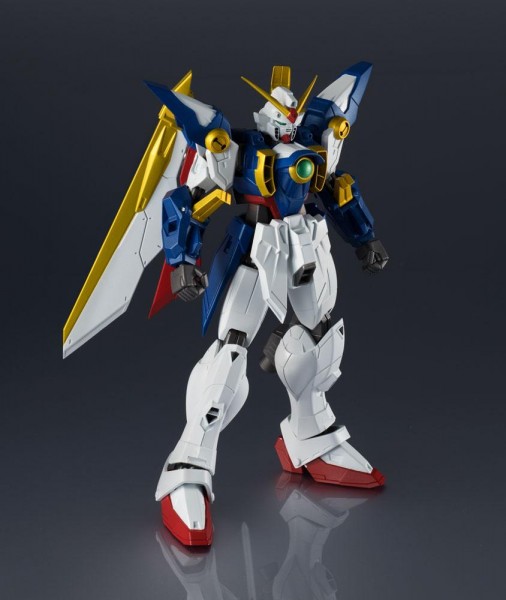 Aus dem Gundam Universum kommt diese großartige und voll bewegliche Actionfigur aus Tamashii Nations Gundam Universe-Reihe.\n\nDie Figur ist ca. 15 cm groß und wird mit weiterem Zubehör sowie Austauschteilen in einer Fensterbox geliefert.